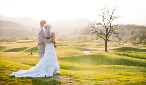brasstown-valley-weddings couple-course-740x430